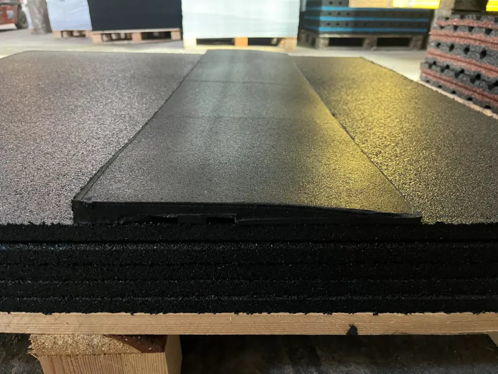 Eckstück für Rampen Formteil zu Gummiplatten 250 x 250 x 20 mm SBR schwarz  